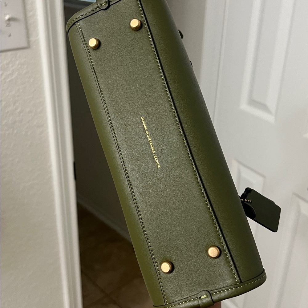 Coach Swing Zip - Olive - Picture 4 of 9